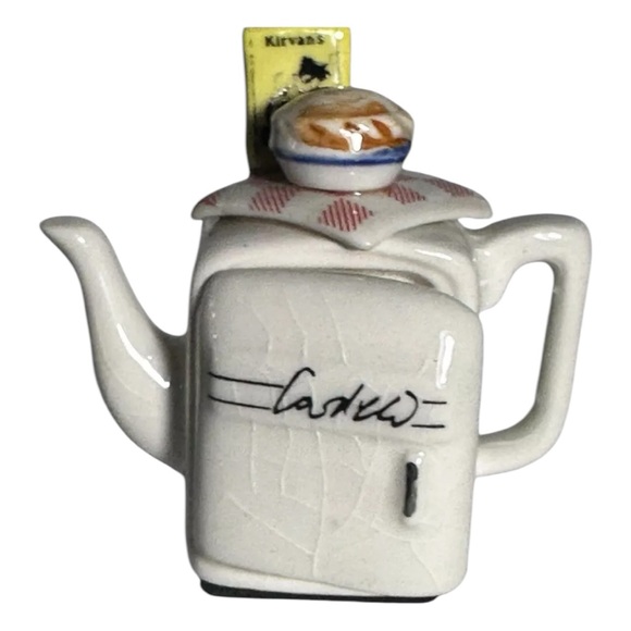 Bundle of 4 Tiny Cardew Teapots - Picture 5 of 15